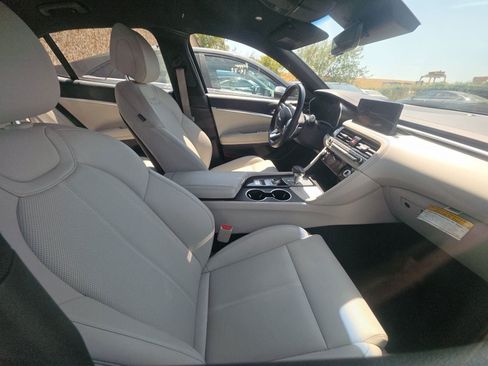 Used 2025 Genesis G70 2.5T RWD image 10