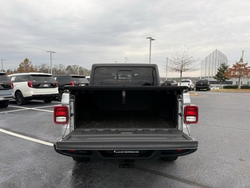 Used 2023 Jeep Gladiator Willys image 7