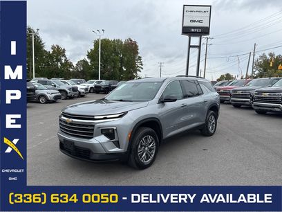 Used 2025 Chevrolet Traverse LT