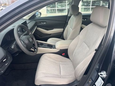 Used 2023 Honda Accord EX image 17
