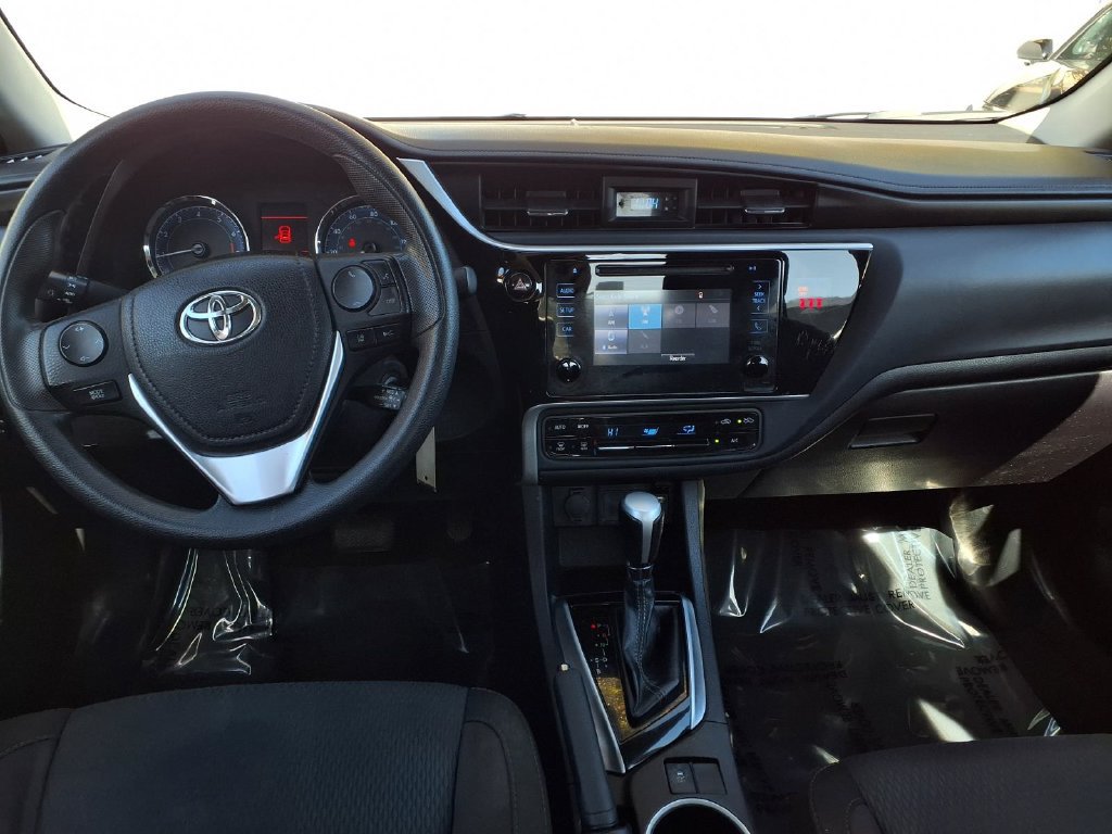 Certified 2018 Toyota Corolla LE FWD image 31