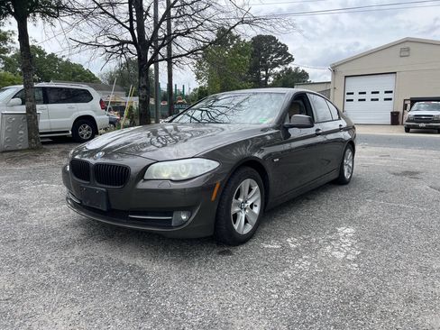 Used 2013 BMW 528i xDrive Sedan AWD/4WD image 2