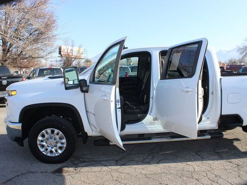 Used 2023 Chevrolet Silverado 2500 LT w/ Convenience Package image 13