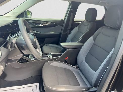Used 2025 Chevrolet TrailBlazer LT AWD/4WD image 9