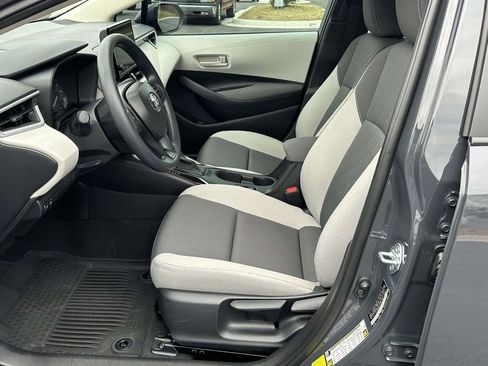 Used 2025 Toyota Corolla LE w/ Convenience Package image 4