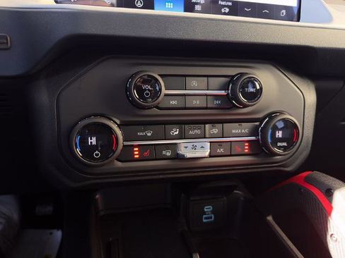 New 2025 Ford Bronco Heritage Edition image 9