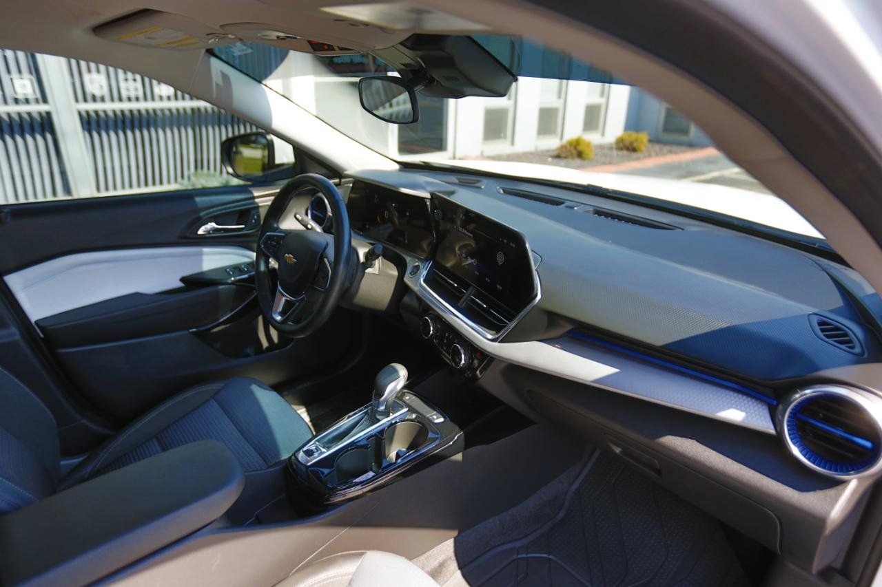 Used 2024 Chevrolet Trax LT w/ Driver Confidence Package FWD image 18