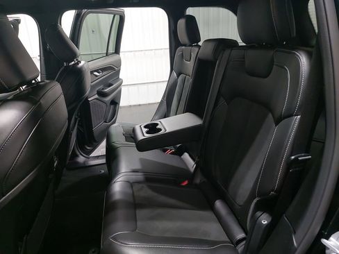 Used 2023 Jeep Grand Cherokee Altitude image 14