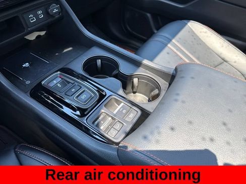 Used 2025 Honda Pilot TrailSport image 17