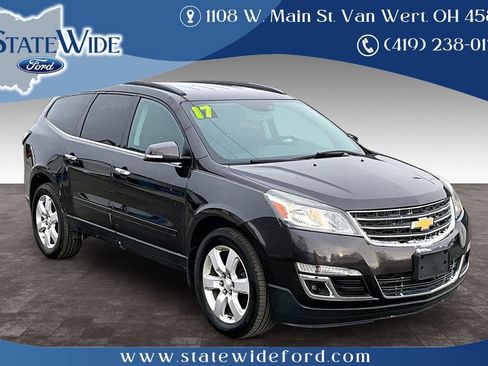 Used 2017 Chevrolet Traverse LT w/ Style and Technology Package image 1