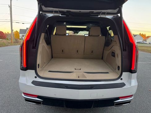 Used 2021 Cadillac Escalade ESV Premium Luxury image 40