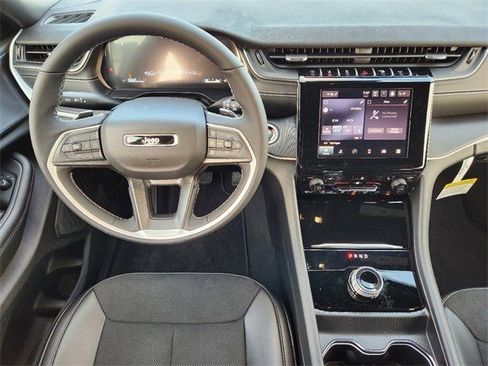 New 2025 Jeep Grand Cherokee Altitude image 27