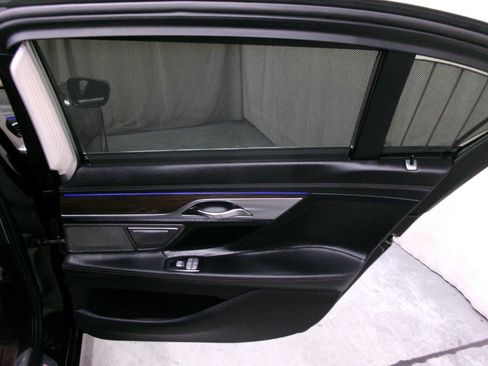 Used 2016 BMW 750i xDrive AWD/4WD image 32