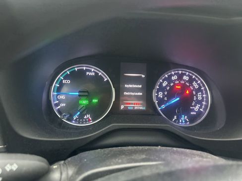 Used 2021 Toyota RAV4 XLE w/ Convenience Package image 23