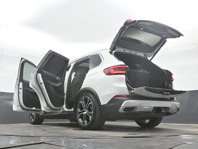 Used 2022 BMW X5 sDrive40i w/ Premium Package RWD image 58