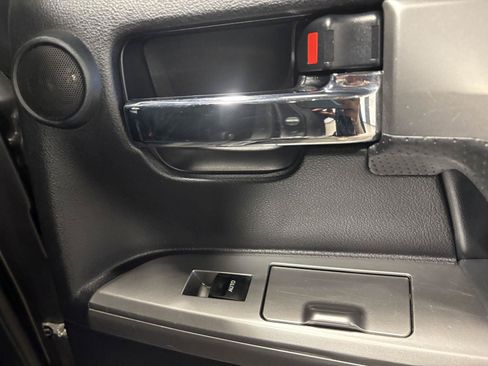 Used 2015 Toyota Land Cruiser AWD/4WD image 40