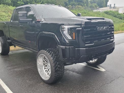 Used 2025 GMC Sierra 2500 AT4 w/ AT4 Premium Plus Package AWD/4WD image 2