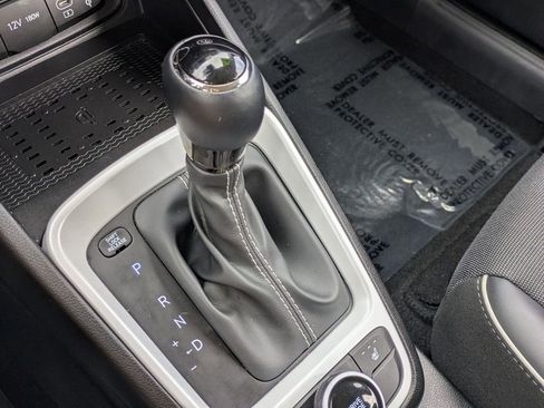 Certified 2025 Hyundai Venue Limited FWD image 20