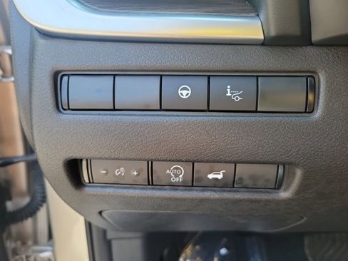 Used 2025 Nissan Rogue Platinum w/ Platinum Premium Package FWD image 20