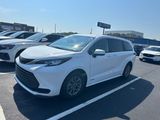 Used 2021 Toyota Sienna LE image 3