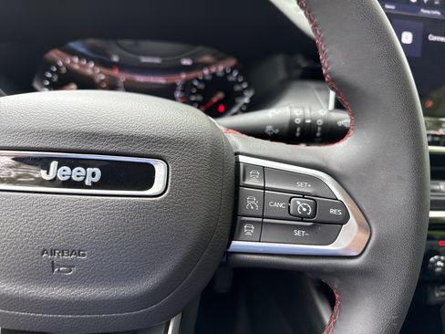 Used 2025 Jeep Compass Trailhawk AWD/4WD image 26