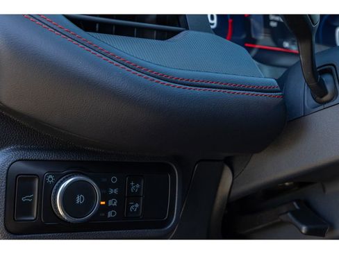 Used 2025 Ford Explorer ST-Line w/ ST-Line Street Pack image 21