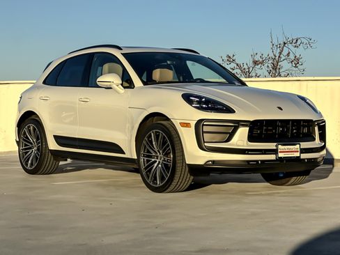 Used 2025 Porsche Macan image 10