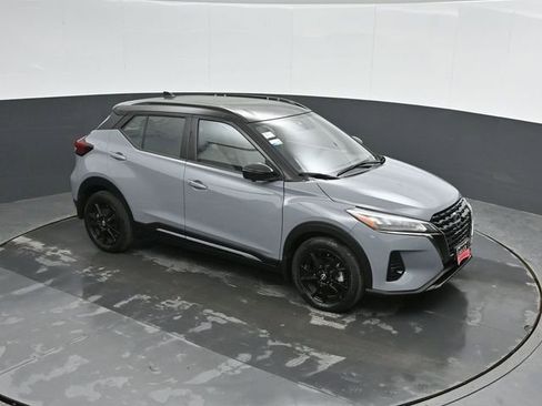 Used 2023 Nissan Kicks SR w/ SR Premium Package image 42