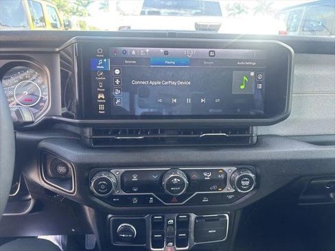 Certified 2024 Jeep Gladiator Sport AWD/4WD image 12