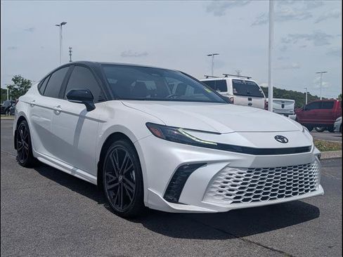 Used 2025 Toyota Camry XSE AWD/4WD image 2