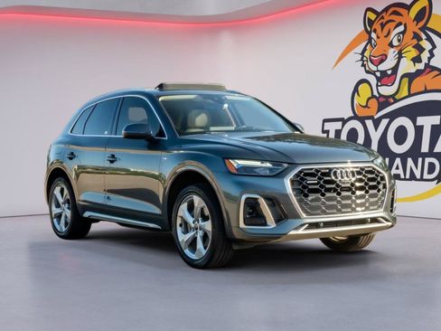 Used 2022 Audi Q5 2.0T Premium Plus w/ Premium Plus Package AWD/4WD image 3