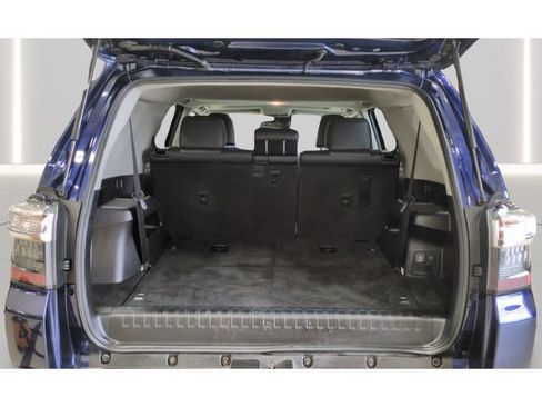Used 2022 Toyota 4Runner SR5 Premium w/ Moonroof Package AWD/4WD image 22