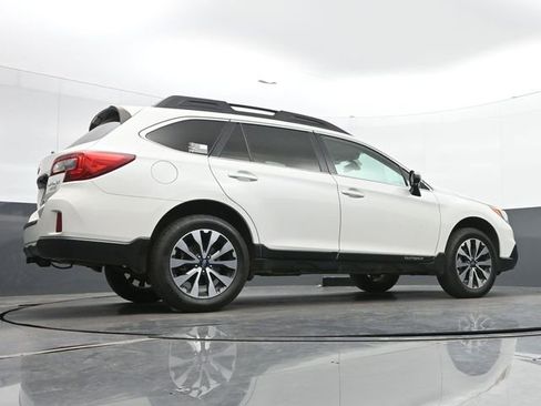 Used 2017 Subaru Outback 2.5i Limited image 12