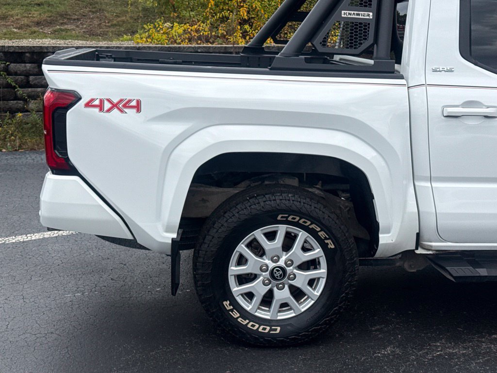Certified 2024 Toyota Tacoma SR5 AWD/4WD image 9