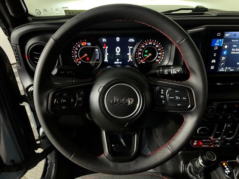 Used 2025 Jeep Wrangler Unlimited Rubicon AWD/4WD image 14