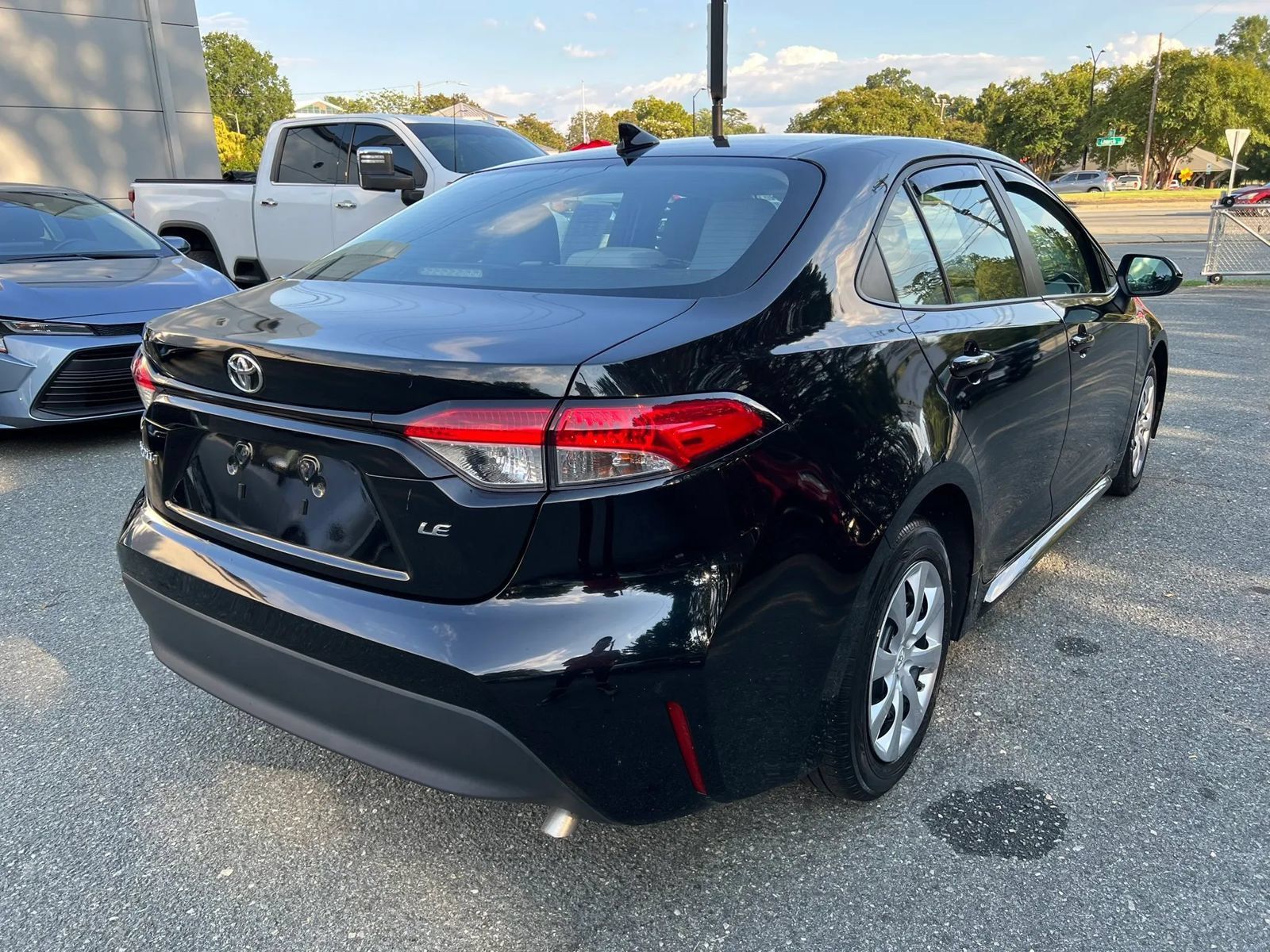 Used 2024 Toyota Corolla LE FWD image 4