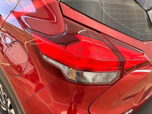 Used 2019 Nissan Kicks SV FWD image 28