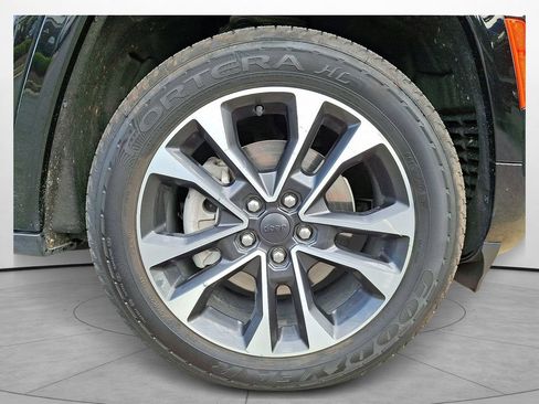 Used 2021 Jeep Grand Cherokee L Overland w/ Luxury Tech Group IV AWD/4WD image 7