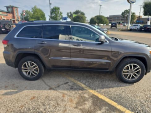 Used 2020 Jeep Grand Cherokee Laredo w/ Laredo X Package image 4