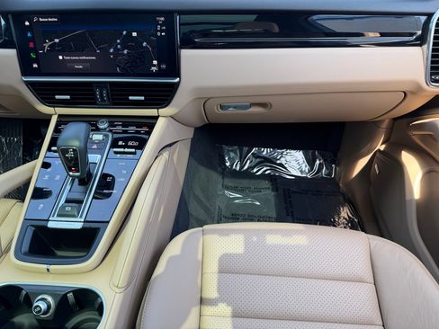 Certified 2023 Porsche Cayenne AWD/4WD image 32