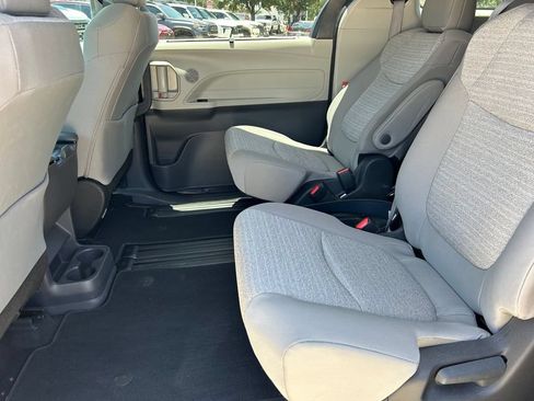 Used 2023 Toyota Sienna LE w/ LE Plus Package FWD image 16