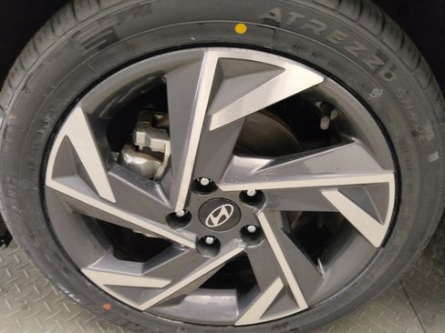 Used 2025 Hyundai Elantra Sport image 31