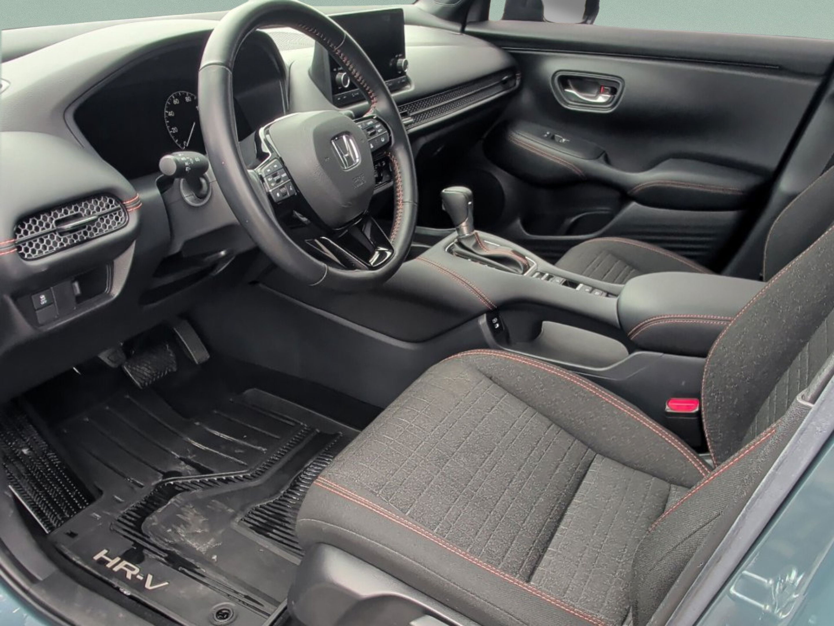 Used 2025 Honda HR-V Sport image 31