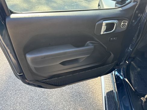 Used 2025 Jeep Wrangler Sport image 13