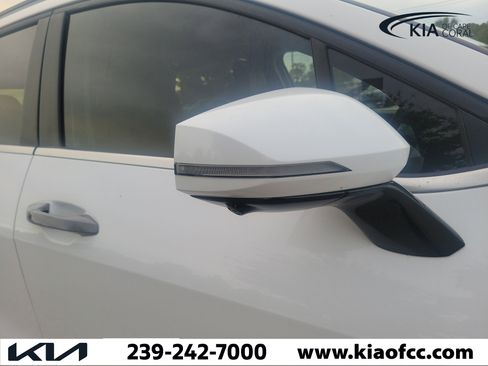 Certified 2026 Kia Sportage EX w/ EX Panorama Roof Package FWD image 8