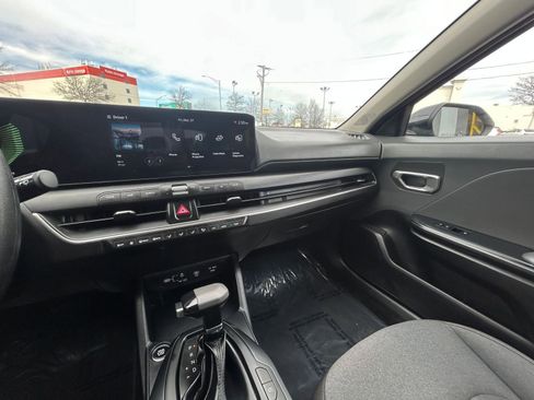 Used 2025 Kia K4 LXS image 35
