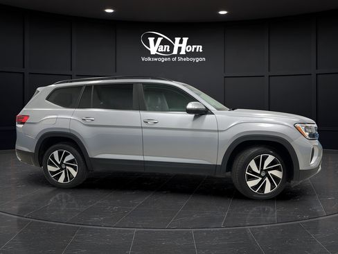 Used 2024 Volkswagen Atlas SE AWD/4WD image 8