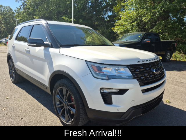 Used 2018 Ford Explorer XLT w/ Equipment Group 202A AWD/4WD image 3