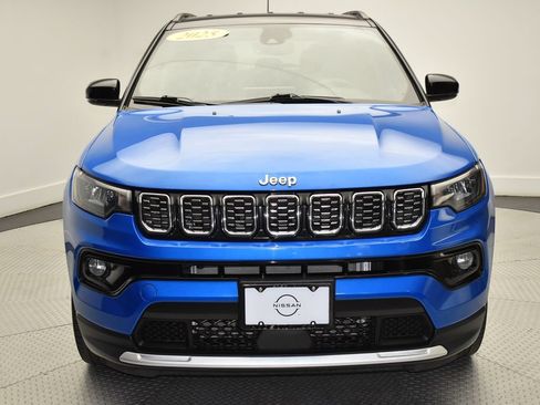 Used 2025 Jeep Compass Limited AWD/4WD image 2