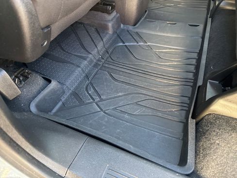 Used 2023 Chevrolet Equinox LT AWD/4WD image 25